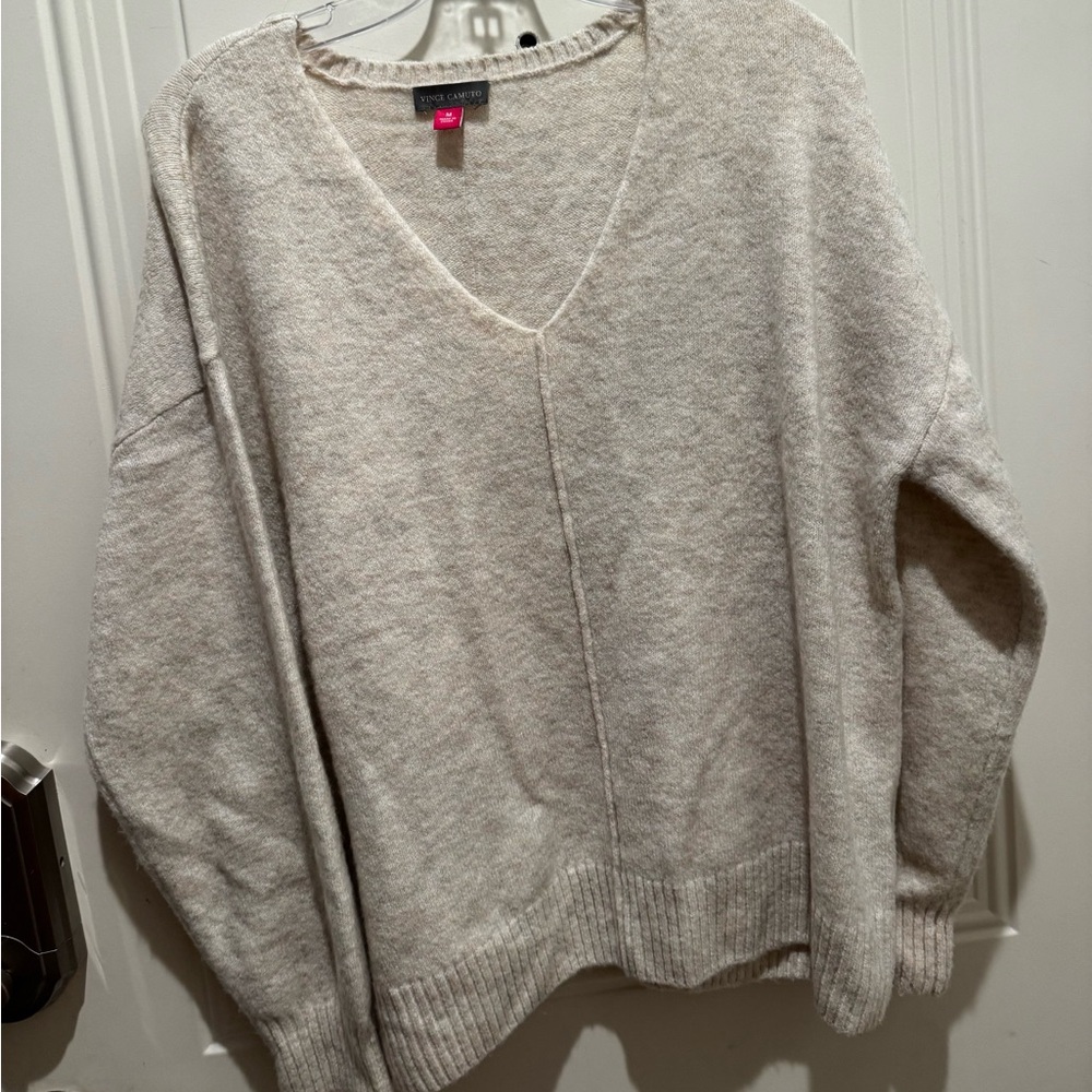 Vince Camuto Women's Cream V-Neck Pullover Sweater